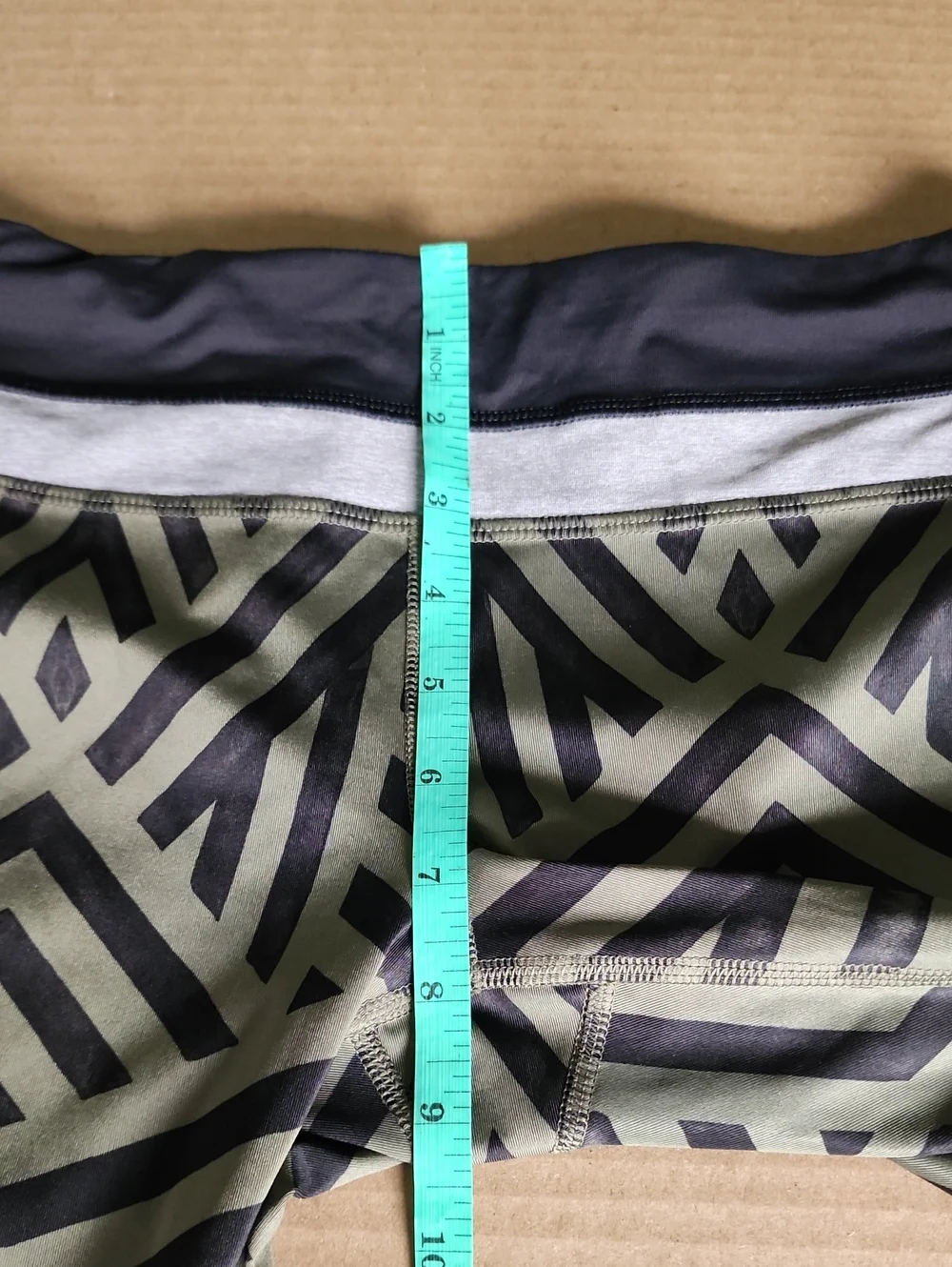 Lululemon Run: Inspire Crop II *Geometric Olive Green & Black Cropped Leggings